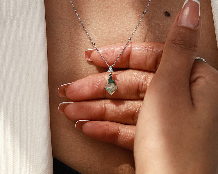 How to Clean and Recharge Moss Agate？